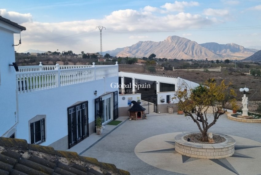 Odsprzedaż - WILLA  -
HONDÓN DE LOS FRAILES - Inland
