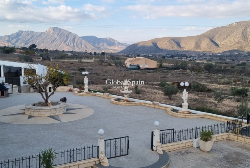 Odsprzedaż - WILLA  -
HONDÓN DE LOS FRAILES - Inland