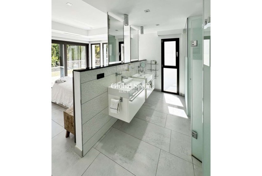 Odsprzedaż - WILLA  -
JÁVEA - Costa Blanca