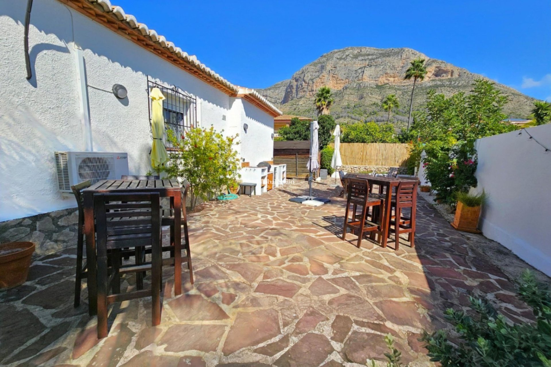 Odsprzedaż - WILLA  -
JÁVEA - Costa Blanca