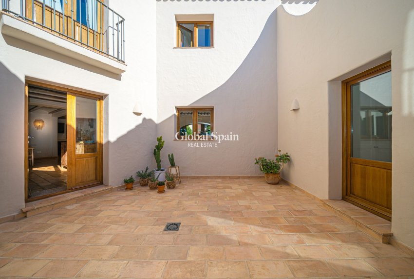 Odsprzedaż - WILLA  -
JÁVEA - Costa Blanca