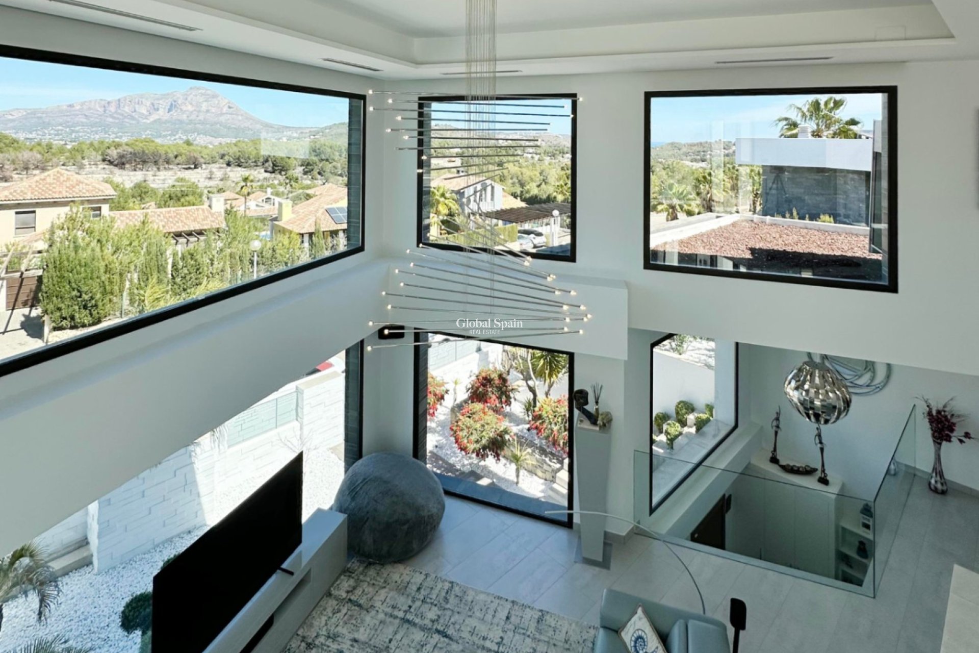 Odsprzedaż - WILLA  -
JÁVEA - Costa Blanca