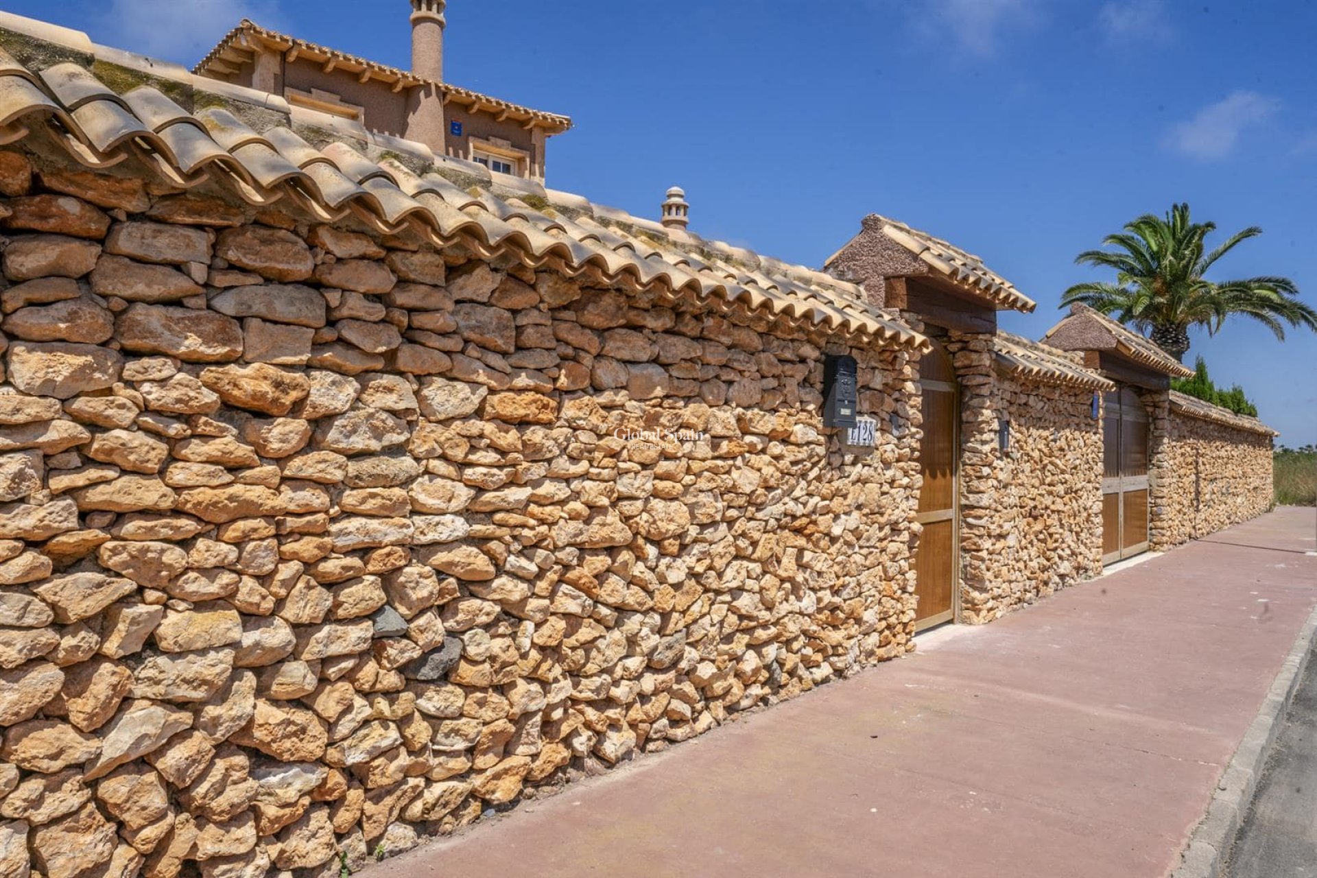 Odsprzedaż - WILLA  -
LA MANGA DEL MAR MENOR - Costa Calida