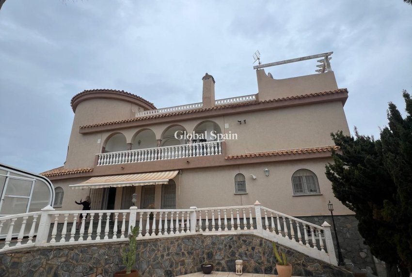 Odsprzedaż - WILLA  -
LA MANGA DEL MAR MENOR - Km 17