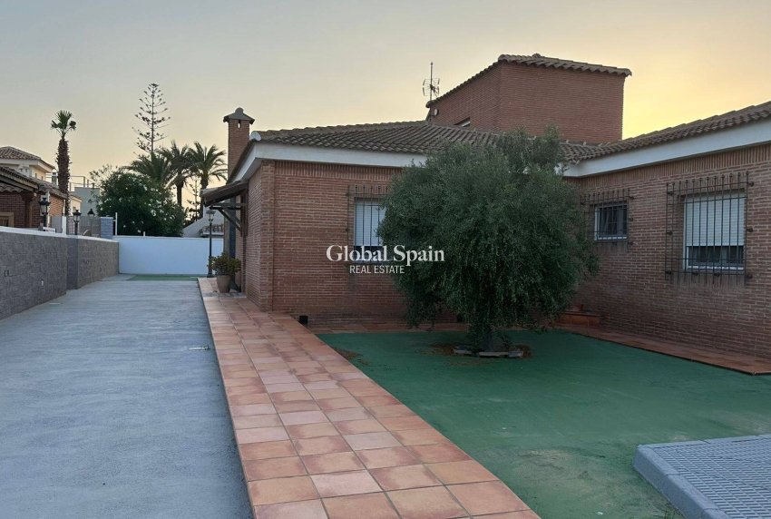 Odsprzedaż - WILLA  -
LA MANGA DEL MAR MENOR - Playa Principe