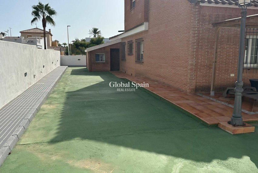 Odsprzedaż - WILLA  -
LA MANGA DEL MAR MENOR - Playa Principe