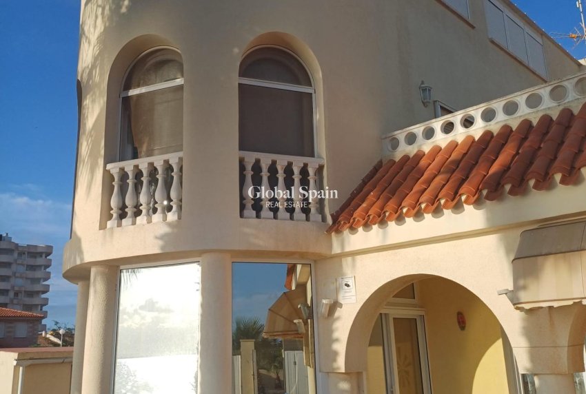 Odsprzedaż - WILLA  -
LA MANGA DEL MAR MENOR - Veneziola