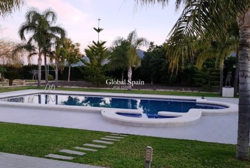 Odsprzedaż - WILLA  -
LA MATANZA - La Matanza