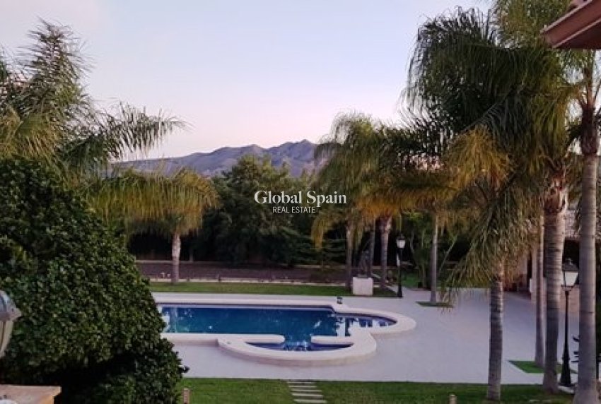 Odsprzedaż - WILLA  -
LA MATANZA - La Matanza