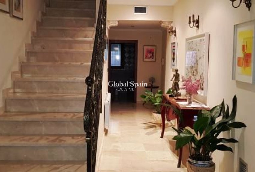 Odsprzedaż - WILLA  -
LA MATANZA - La Matanza