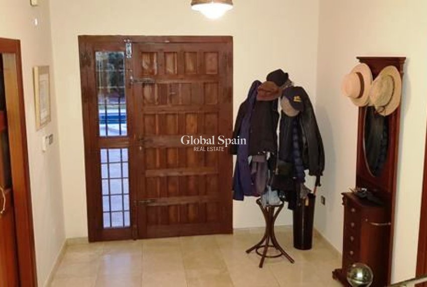 Odsprzedaż - WILLA  -
LA MATANZA - La Matanza