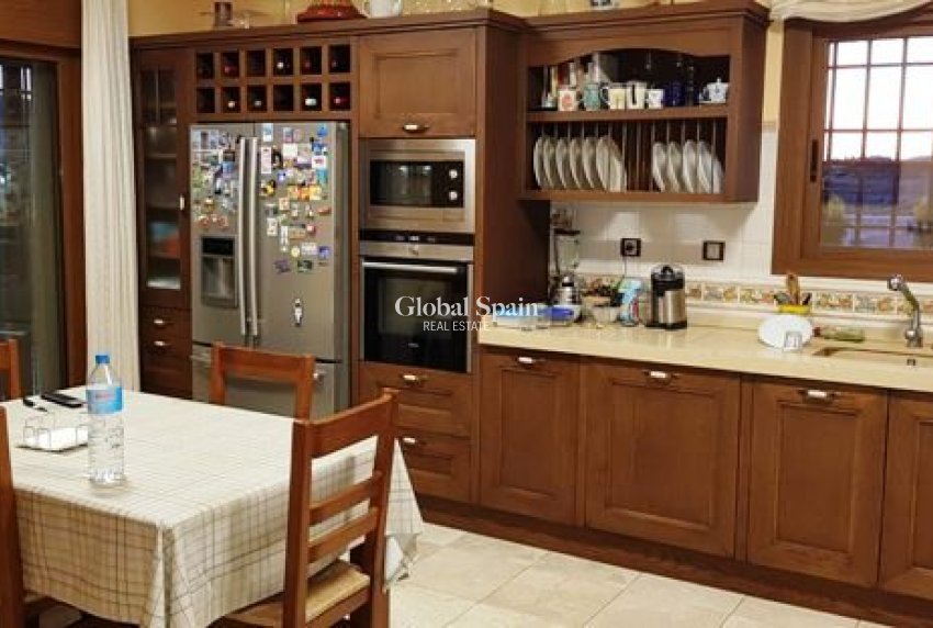 Odsprzedaż - WILLA  -
LA MATANZA - La Matanza