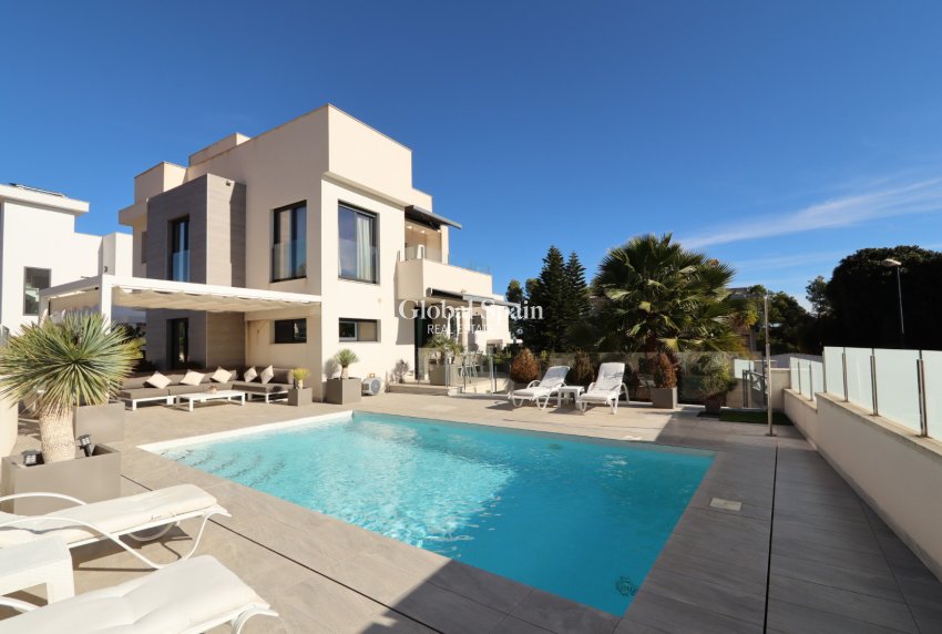 Odsprzedaż - WILLA  -
LA NUCÍA - Costa Blanca