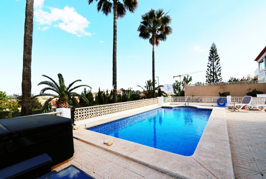 Odsprzedaż - WILLA  -
LA NUCÍA - Costa Blanca