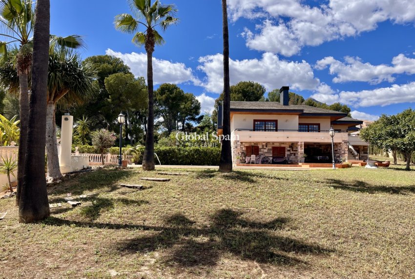 Odsprzedaż - WILLA  -
LA NUCÍA - Costa Blanca