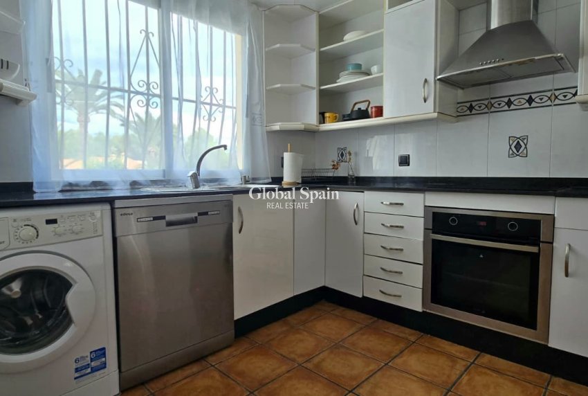 Odsprzedaż - WILLA  -
LA NUCÍA - La nucia