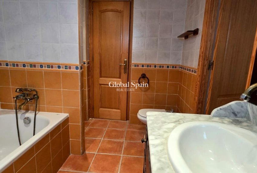 Odsprzedaż - WILLA  -
LA NUCÍA - La nucia