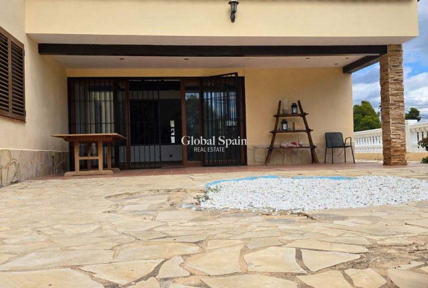 Odsprzedaż - WILLA  -
LA NUCÍA - La nucia