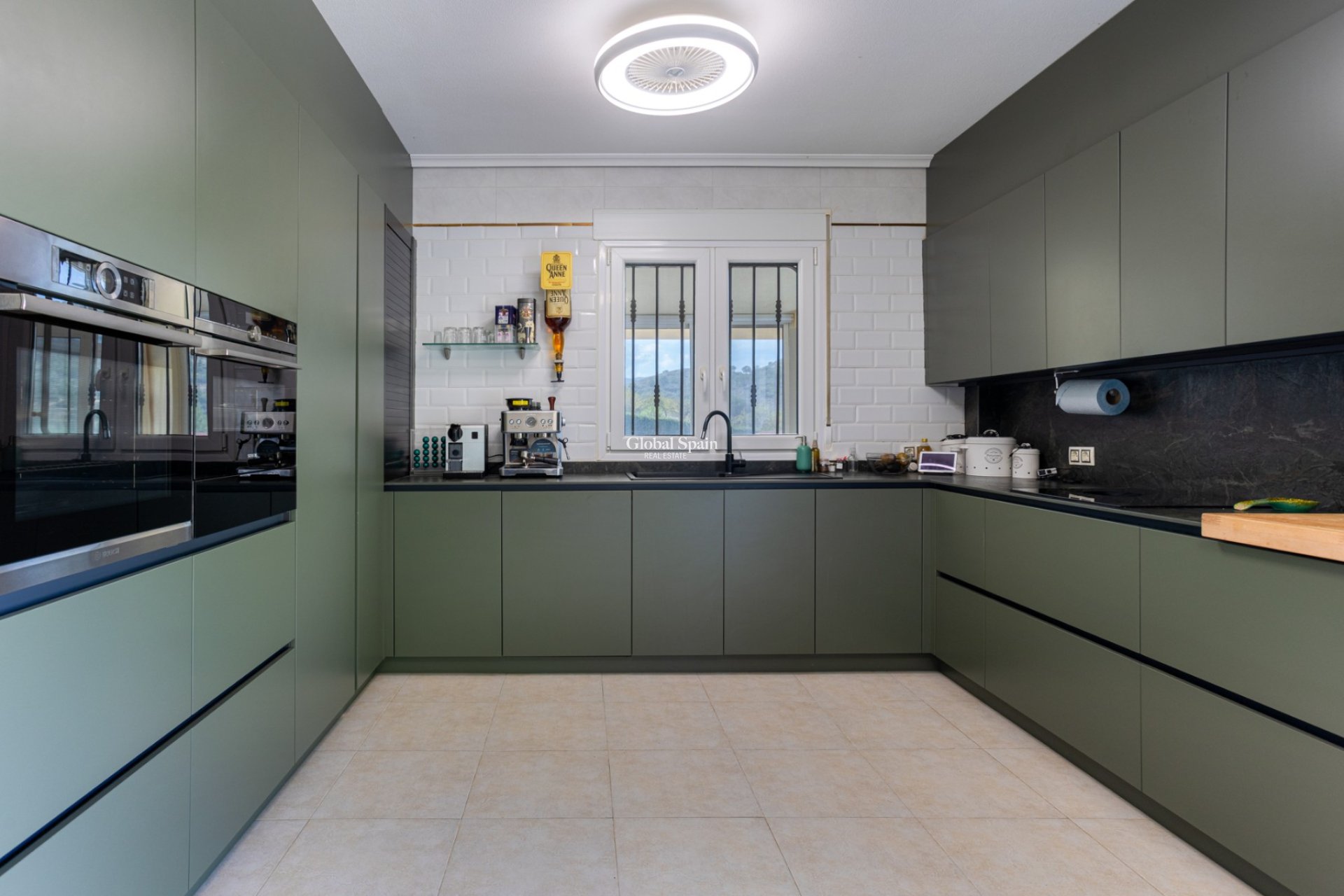 Odsprzedaż - WILLA  -
LA ZARZA - Inland