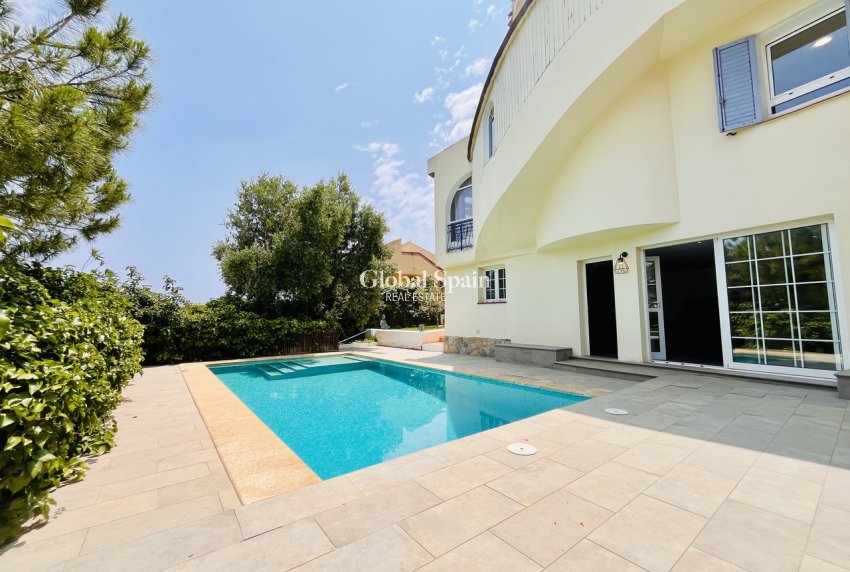 Odsprzedaż - WILLA  -
LA ZENIA - Costa Blanca