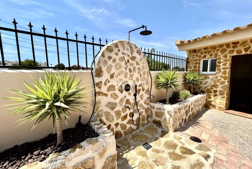 Odsprzedaż - WILLA  -
LA ZENIA - Costa Blanca
