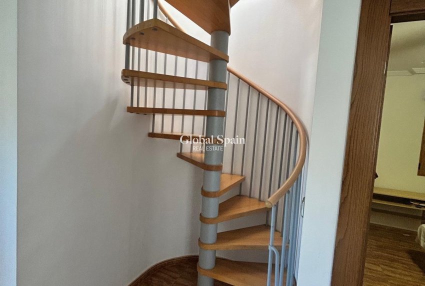 Odsprzedaż - WILLA  -
LOS ALCÁZARES - Las Lomas Del Rame-bahía Bella