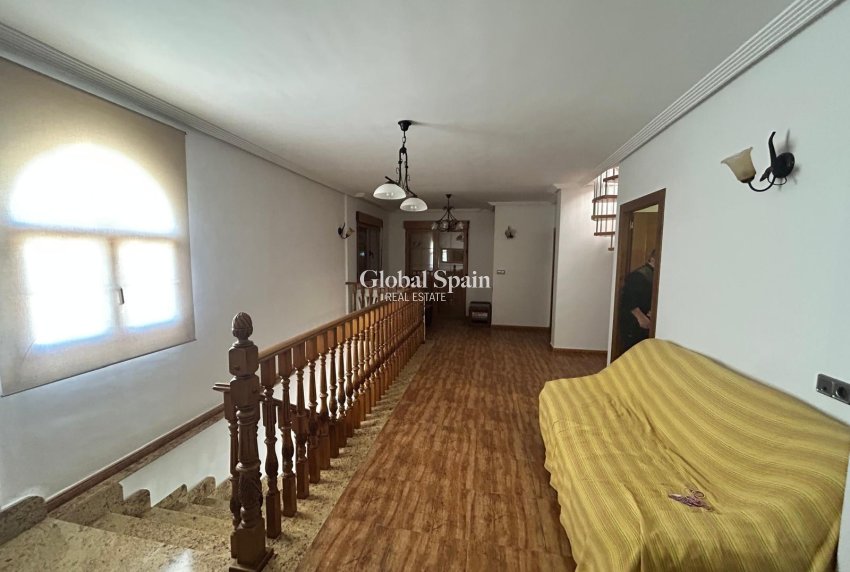 Odsprzedaż - WILLA  -
LOS ALCÁZARES - Las Lomas Del Rame-bahía Bella