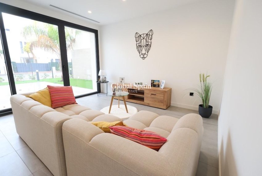 Odsprzedaż - WILLA  -
LOS ALCÁZARES