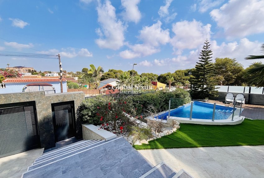 Odsprzedaż - WILLA  -
LOS BALCONES - LOS ALTOS - Costa Blanca