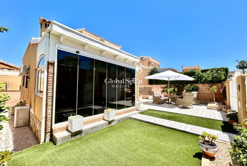 Odsprzedaż - WILLA  -
LOS BALCONES - LOS ALTOS - Costa Blanca