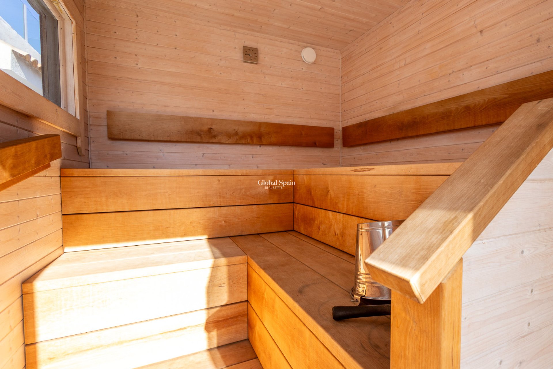 Odsprzedaż - WILLA  -
LOS BALCONES - LOS ALTOS