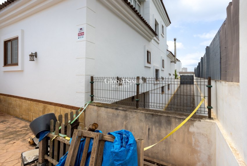 Odsprzedaż - WILLA  -
LOS MONTESINOS - Costa Blanca