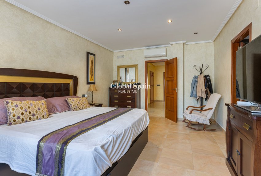 Odsprzedaż - WILLA  -
LOS MONTESINOS - Costa Blanca