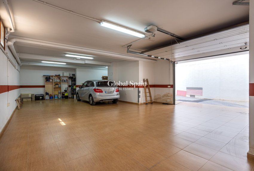 Odsprzedaż - WILLA  -
LOS MONTESINOS - Costa Blanca