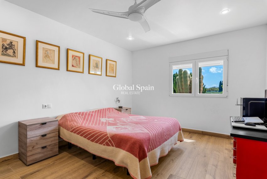 Odsprzedaż - WILLA  -
LOS MONTESINOS - Costa Blanca