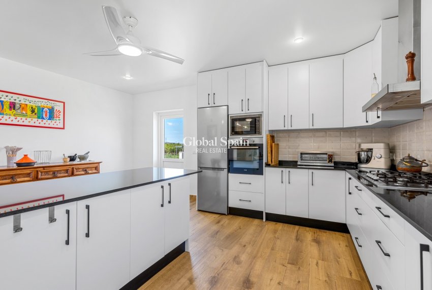 Odsprzedaż - WILLA  -
LOS MONTESINOS - Costa Blanca