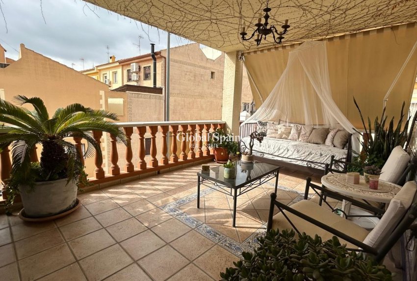 Odsprzedaż - WILLA  -
LOS MONTESINOS - Costa Blanca