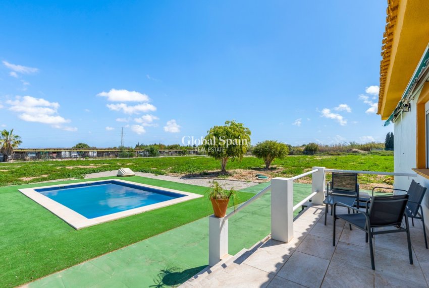 Odsprzedaż - WILLA  -
LOS MONTESINOS - Costa Blanca