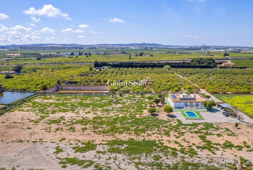 Odsprzedaż - WILLA  -
LOS MONTESINOS - Costa Blanca
