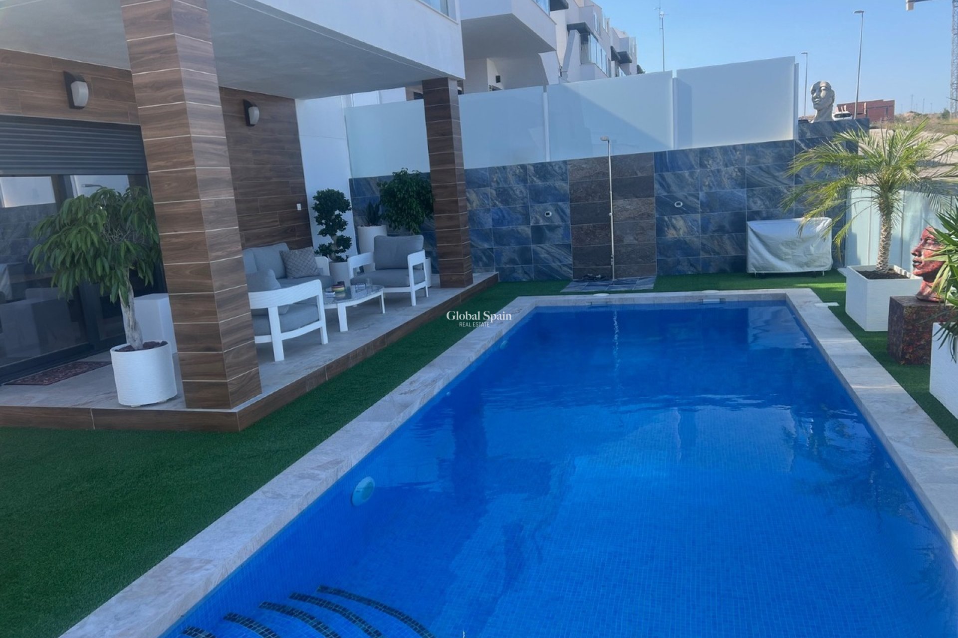 Odsprzedaż - WILLA  -
LOS MONTESINOS - Costa Blanca