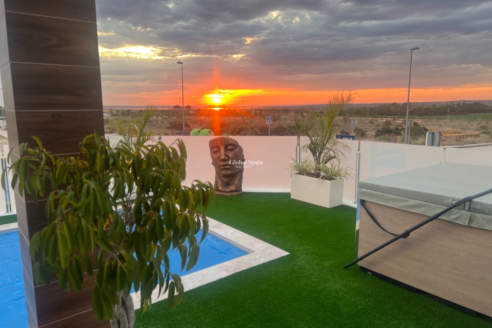 Odsprzedaż - WILLA  -
LOS MONTESINOS - Costa Blanca