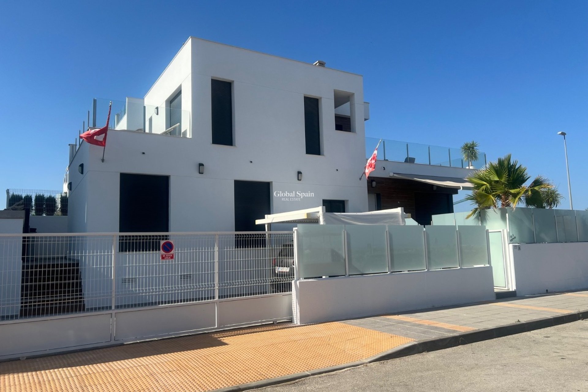 Odsprzedaż - WILLA  -
LOS MONTESINOS - Costa Blanca
