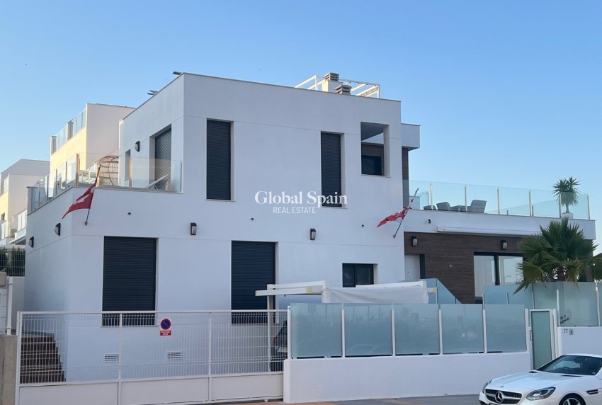 Odsprzedaż - WILLA  -
LOS MONTESINOS - Costa Blanca