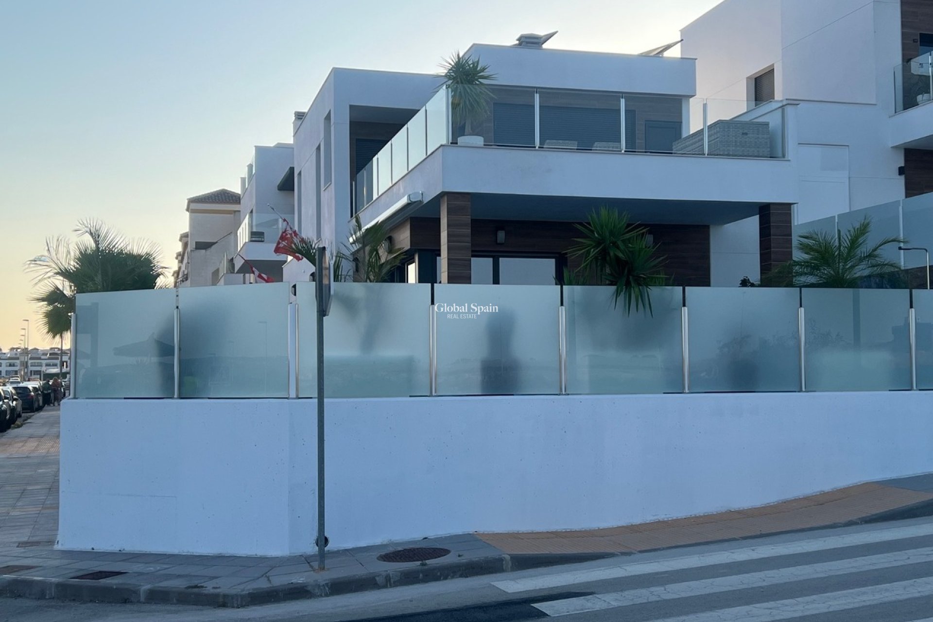 Odsprzedaż - WILLA  -
LOS MONTESINOS - Costa Blanca