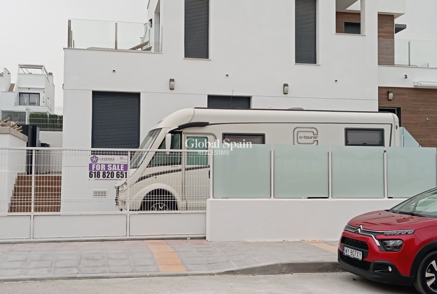 Odsprzedaż - WILLA  -
LOS MONTESINOS - Costa Blanca