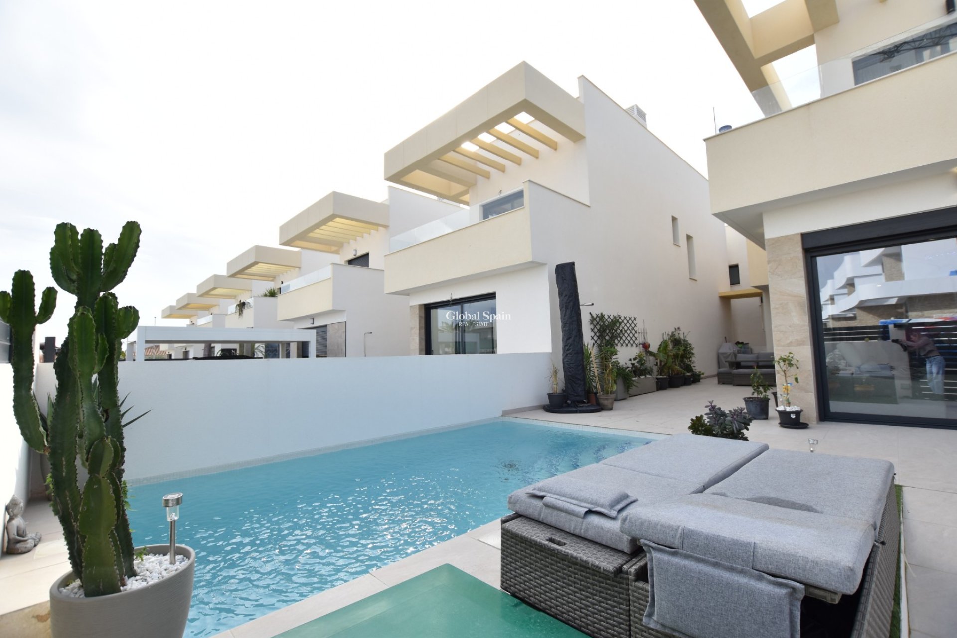 Odsprzedaż - WILLA  -
LOS MONTESINOS - Costa Blanca