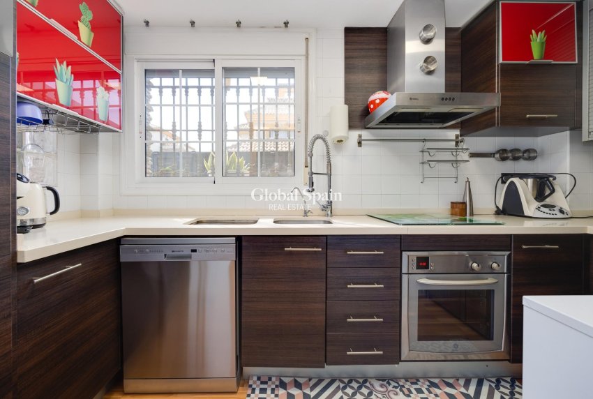 Odsprzedaż - WILLA  -
LOS MONTESINOS - La Herrada