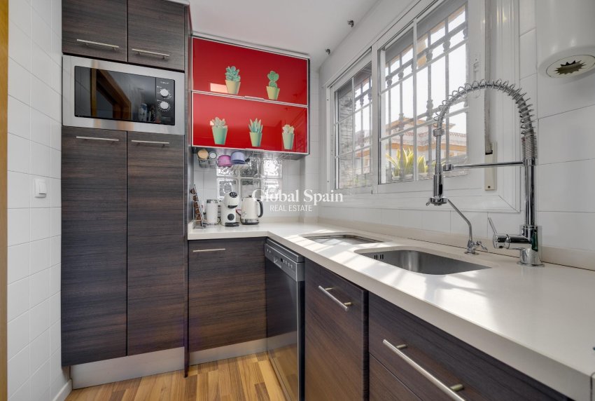 Odsprzedaż - WILLA  -
LOS MONTESINOS - La Herrada