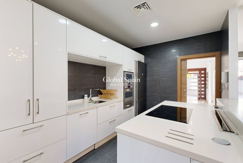 Odsprzedaż - WILLA  -
MOLINA DEL SEGURA - Torrealta