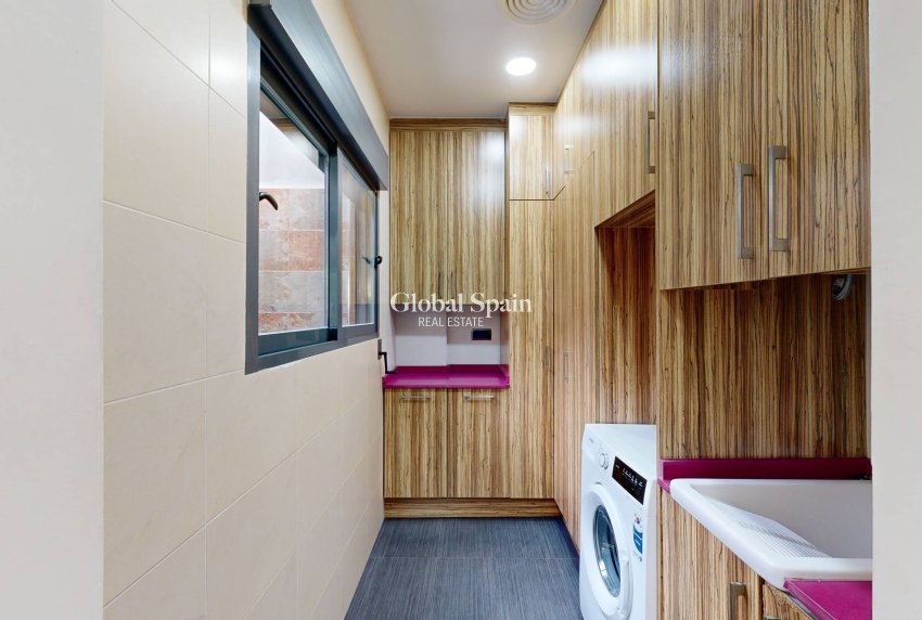 Odsprzedaż - WILLA  -
MOLINA DEL SEGURA - Torrealta